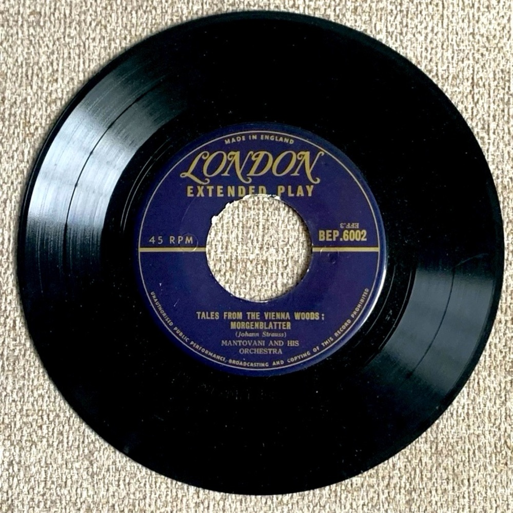 Mantovani 🥀 & His Orchestra 4 Records Set ~ 45 RPM ~ Kisses in the Dark & More 🥀